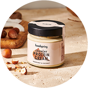 Die Crunchy Protein Cream von foodspring in der neuen Geschmacksrichtung Haselnuss & Kokosnuss