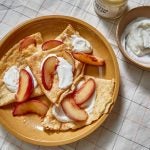 Protein-Crêpes mit Pfirsichen