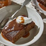 Gesunder cremiger Toffee-Pudding